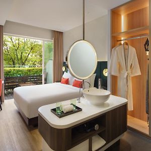 Premier Queen Room